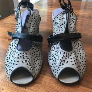 Everybody Two-tone shoes